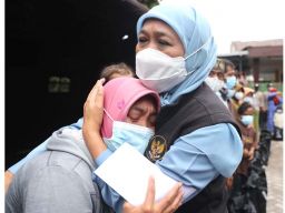Khofifah Perintahkan Bupati dan Walikota se Jatim Bantu Lumajang