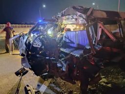 Pikap L300 Tabrak Truk di Jembatan Suramadu, 2 Tewas 7 Terluka