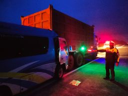 Minibus Tabrak Truk di Tol Jombang Mojokerto, Satu Orang Tewas