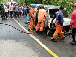 Mobil Pengangkut Puluhan Tabung Gas Elpiji Terbakar di Pacitan
