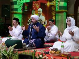 Tiga Tahun Bawa Kota Mojokerto Lebih Maju, Ning Ita Gelar Selawat Akbar