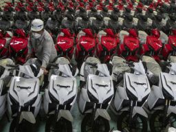 Ekspor 1 Kontainer Motor Listrik Gesits Tiba di Senegal