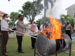 Ratusan Liter Miras dan Narkotika Dimusnahkan Polres Magetan