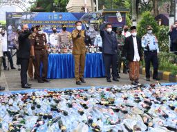 Polres Malang Musnahkan BB Miras dan Narkoba Hasil Kinerja Satreskoba 1 Tahun