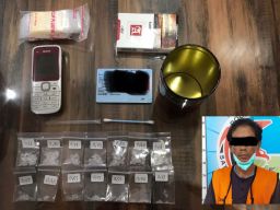 Bangun Tidur Digerebek Polisi, Pengedar Narkoba di Surabaya Pasrah