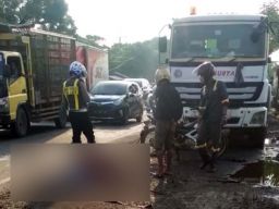 Motor Dihantam Bus Pariwisata di Gresik, Pengendara Tewas