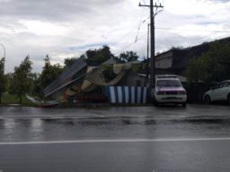 Pos Pantau Polres Pasuruan Roboh Diterjang Hujan Angin