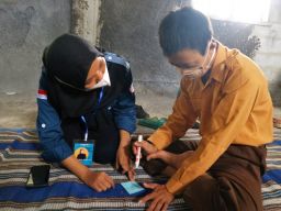 Kisah Mahasiswa Unesa Jadi Relawan Bagi Penyandang Disabilitas