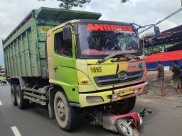Polisi Buru Sopir Truk Penabrak Dua Siswa di Apollo Pasuruan