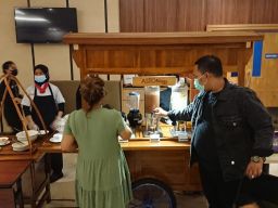 Menikmati Nuansa Malioboro di Angkringan Mbah Mbrot Gresik