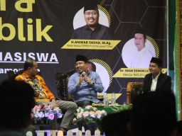 Ketika Anwar Sadad Diskusi UU Pesantren Bareng BEM Insud Lamongan