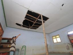 Ruang Kelas SDN 2 Karangpatihan Ponorogo Ambrol, Siswa Mengungsi ke UKS