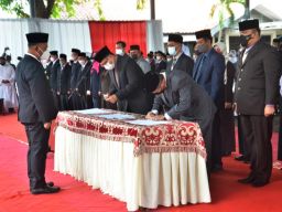 Bupati Gresik Lantik 402 Pejabat Baru, 2 OPD Dilebur