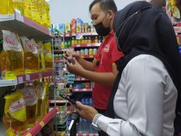 Pantau Harga Minyak Goreng, Dinas Perdagangan Kota Madiun Sidak Ritel Modern