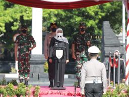 Khofifah Ajak Satgas Pangan Jatim Pastikan Keseragaman Harga Minyak Goreng