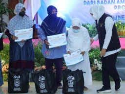 Pemprov Jatim Salurkan Zakat Produktif untuk UMKM di Pamekasan