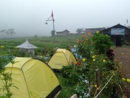 Gubuk Weringin, Nongkrong Asyik di Kaki Gunung Penanggungan Trawas Mojokerto