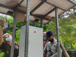 PENS Hibahkan PJU dan Penampungan Air di Daerah Wonosalam, Jombang