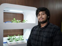 Hipoi Karya Mahasiswa Undika, Rak Hidroponik Percantik Interior Rumah