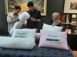 Ivana, Bantal Guling Hasil UMKM Sidoarjo yang Nyaman dan Murah