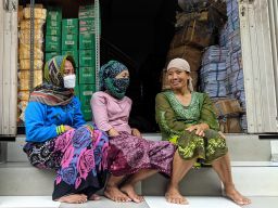 Demi Bertahan Hidup, Latipa 28 Tahun Jadi Kuli Panggul di Pasar Pabean