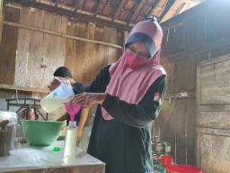 Harga Minyak Goreng Naik, Pengusaha Minyak Kelapa di Pacitan Ketiban Berkah