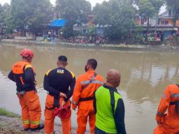 Pelajar SMP Tewas Tenggelam di Sungai Kalimas Surabaya