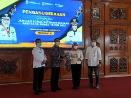 Cakupan Jamsostek Naik, Pemkot Mojokerto Raih Penghargaan Paritrana Award 2021