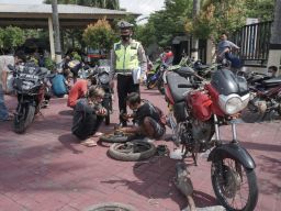 Suasana Mapolres Nganjuk Mendadak Seperti Bengkel