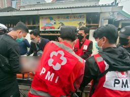 Pria di Surabaya Dibacok hingga Terkapar Bersimbah Darah