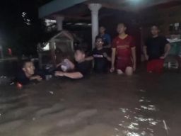 Sungai Meluap, Banjir Rendam Ratusan Rumah di Saradan Madiun, Warga Mengungsi