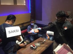 Polisi Gelar Reka Adegan Pertunjukan Striptis dalam Kafe di Banyuwangi