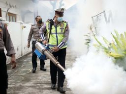 3 Warga Sekitar Mapolres Ponorogo Terkena DBD, Satlantas Lakukan Fogging