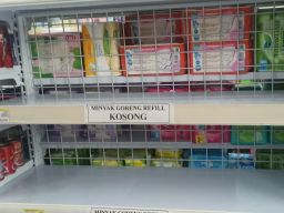 Minyak Goreng Langka di Surabaya, Warga: Percuma Murah tapi Barangnya Ga Ada