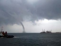 Penampakan Waterspout di Perairan Paiton, Probolinggo