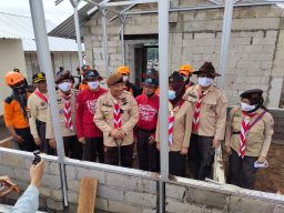 Kwarda Pramuka Jatim Peduli Semeru Bangun 50 Huntara di Lumajang