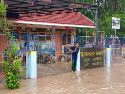 Sukorejo Ponorogo Terendam Banjir, Sekolah Putuskan Libur