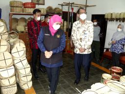 Gubernur Jatim Dorong UMKM Jatim Tembus Pasar Global Melalui Desa Devisa