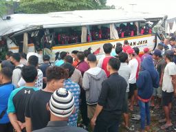 Kondisi Terkini Bus Harapan Jaya yang Tertabrak Kereta Api di Tulungagung
