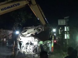 Evakuasi Bus yang Tertabrak Kereta Api di Tulungagung Berlangsung 12 Jam