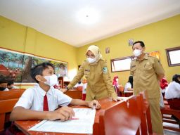 Pantau PTM, Bupati Ipuk: Sekolah Harus Respon Cepat dan Menyesuaikan Diri