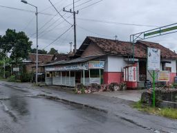 Keluarga di Mojokerto Diteror Orderan Fiktif, Karangan Bunga hingga Batu Nisan