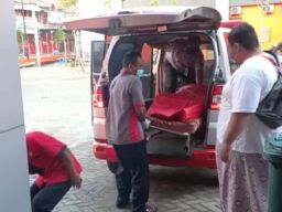 Brakkk, Pengendara Yamaha Mio Tergeletak Jalan Raya Desa Belahan Tengah Mojosari