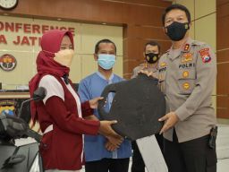 Momen Polisi Kembalikan Motor Driver Ojol Wanita di Surabaya yang Hilang Dicuri