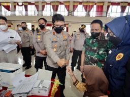 Tinjau Vaksinasi di Mojokerto, Kapolda Jatim Beber Kesiapan Hadapi Omicron
