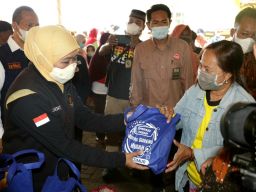 Khofifah Minta Distributor Minyak Goreng Tidak Menunda Penyaluran Demi Cuan