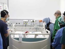 Khofifah Gembira RSU dr Soetomo Berhasil Pisahkan Kembar Siam Anaya-Inaya