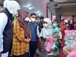 Khofifah Sebut Rantai Distribusi Jadi Biang Kelangkaan Minyak Goreng