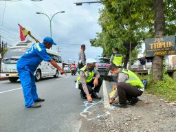 Emak-emak Jadi Korban Tabrak Lari saat Berhenti di Tepi Jalan Pasuruan