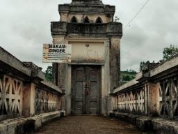 Misteri Hantu Kepala Buntung dan Noni Belanda di Makam Mister Dinger Kota Batu